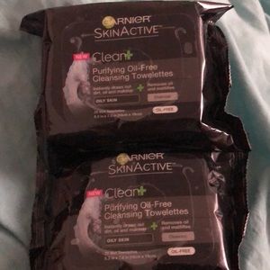 ⬇️$16 4 packs of cleansing wipes. Brand new!